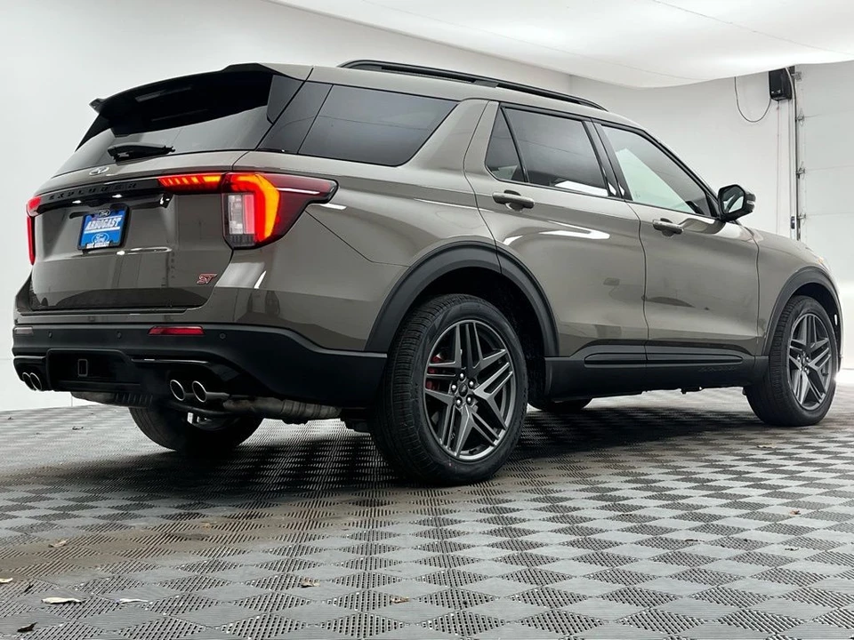 2026 Ford Explorer 6th Gen - Image 8 of 12