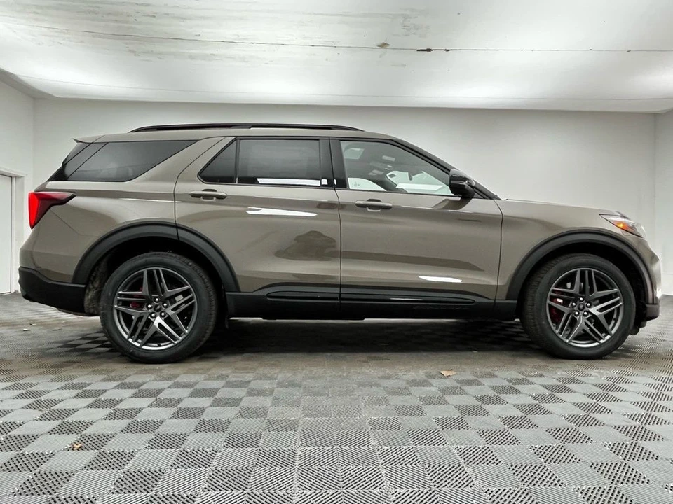 2026 Ford Explorer 6th Gen - Image 7 of 12