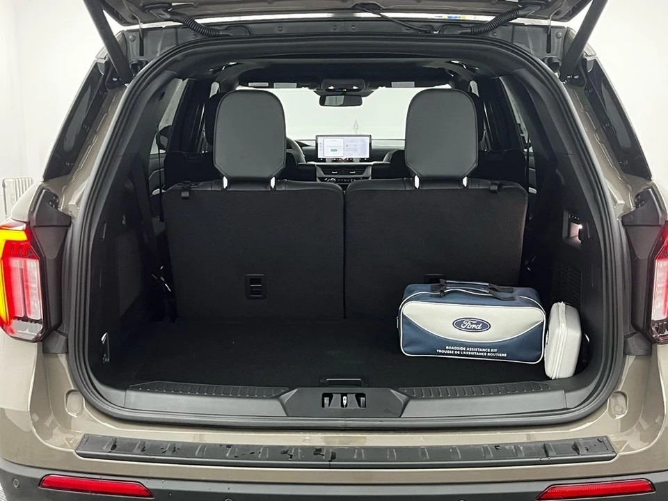 2026 Ford Explorer 6th Gen - Image 10 of 12