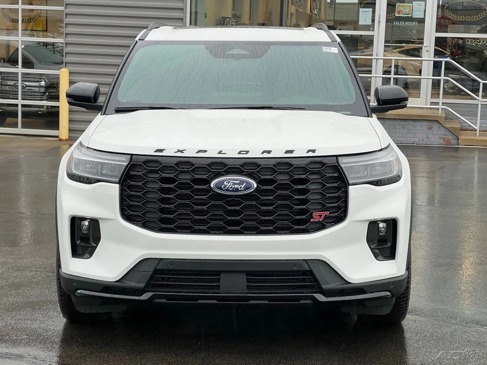 2026 Ford Explorer 6th Gen - Image 10 of 12