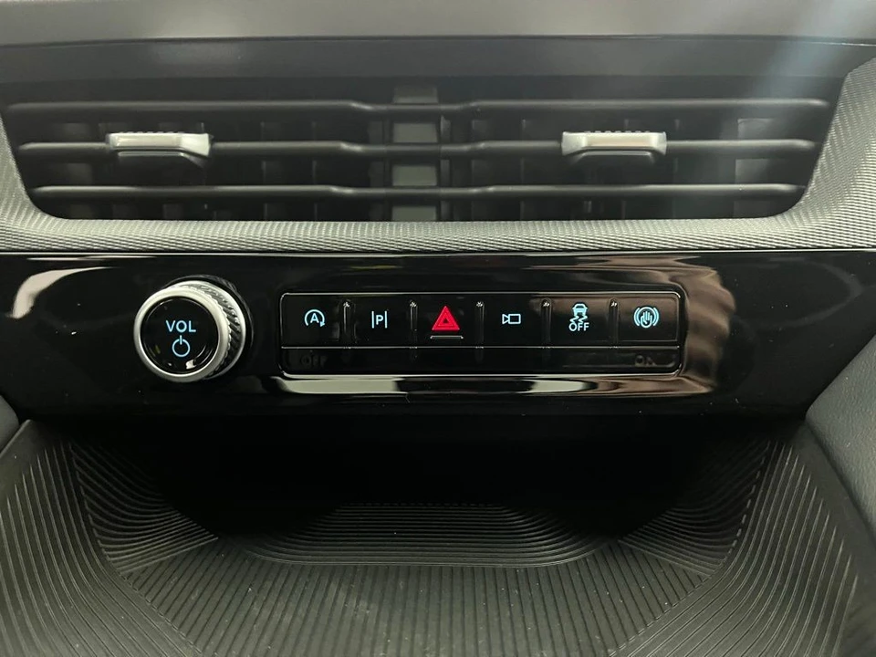 2026 Ford Explorer 6th Gen - Image 6 of 12