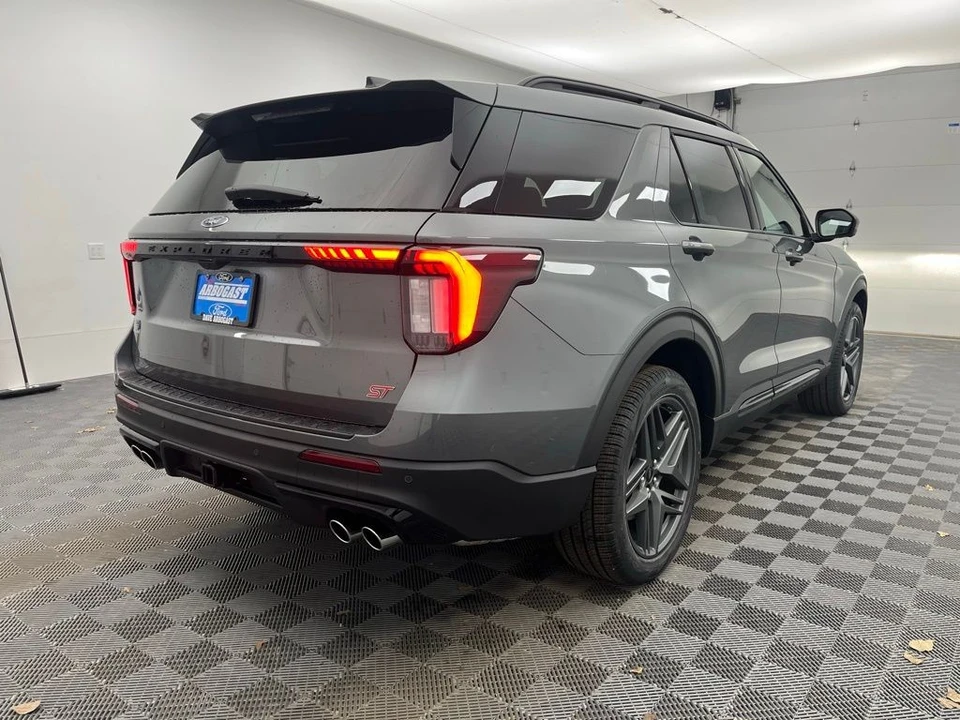 2026 Ford Explorer 6th Gen - Image 8 of 12