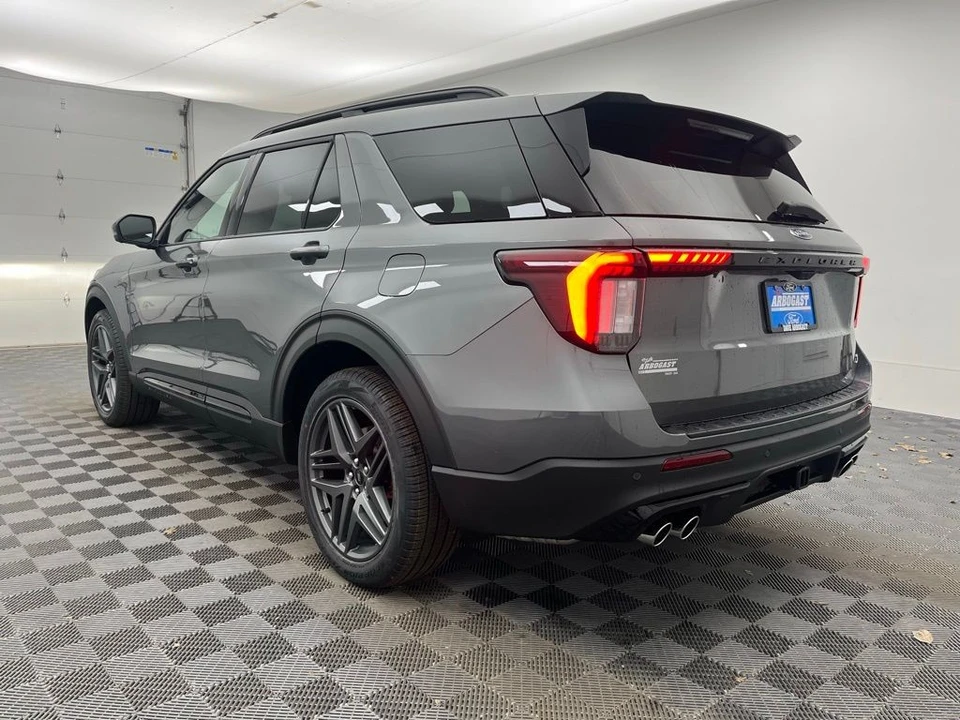 2026 Ford Explorer 6th Gen - Image 11 of 12