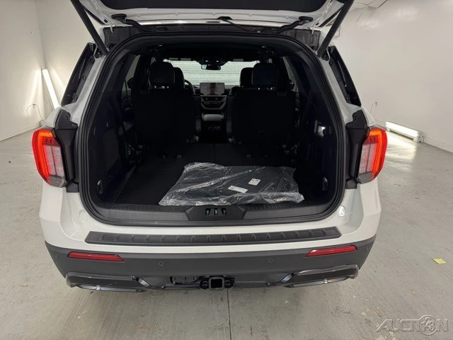 2026 Ford Explorer 6th Gen - Image 6 of 12