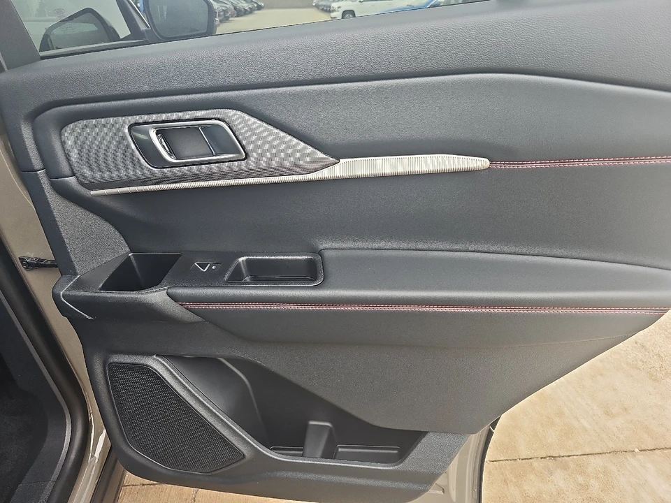 2026 Ford Explorer 6th Gen - Image 9 of 21