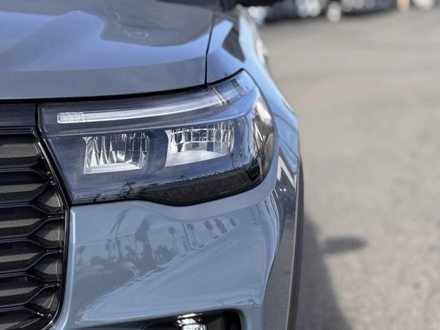 2026 Ford Explorer 6th Gen - Image 8 of 12