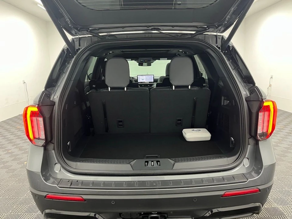2026 Ford Explorer 6th Gen - Image 9 of 12