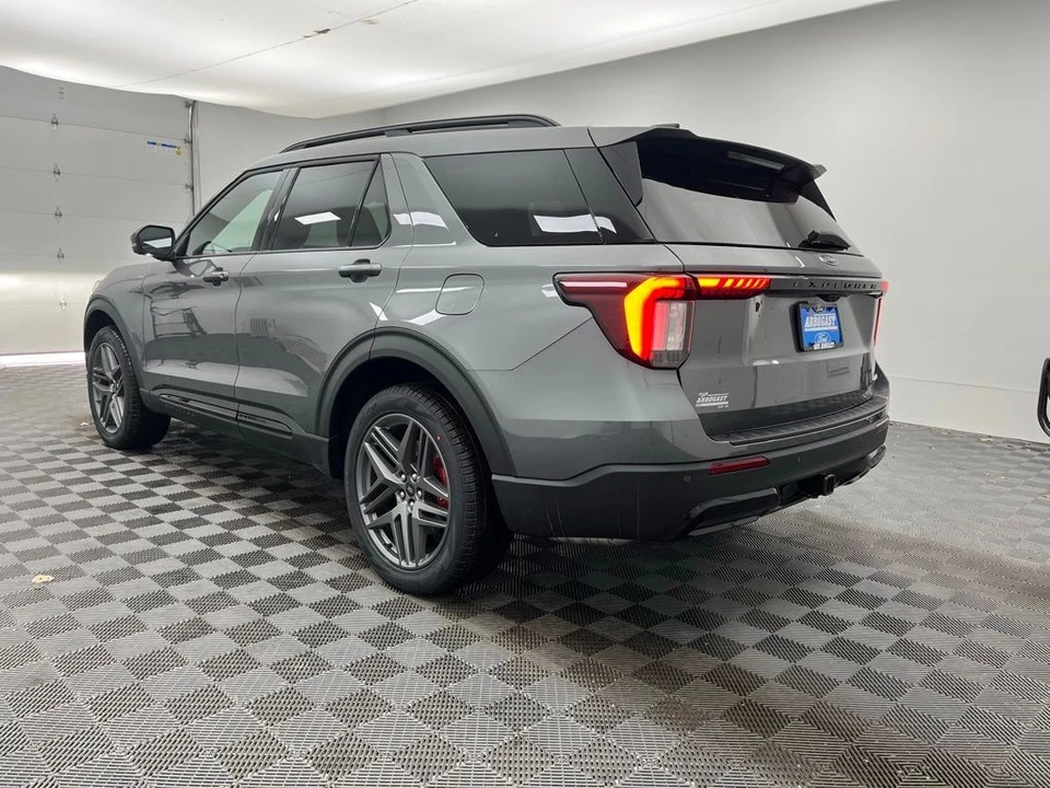 2026 Ford Explorer 6th Gen - Image 11 of 12