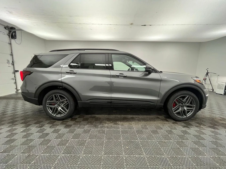 2026 Ford Explorer 6th Gen - Image 6 of 12