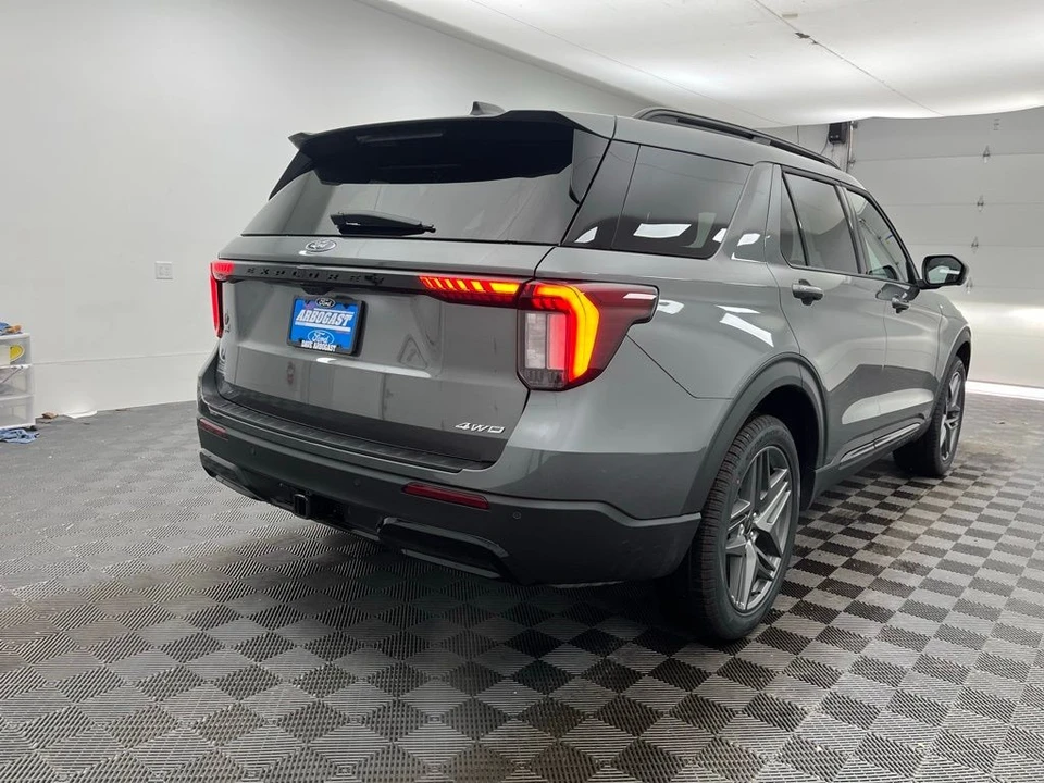 2026 Ford Explorer 6th Gen - Image 7 of 12