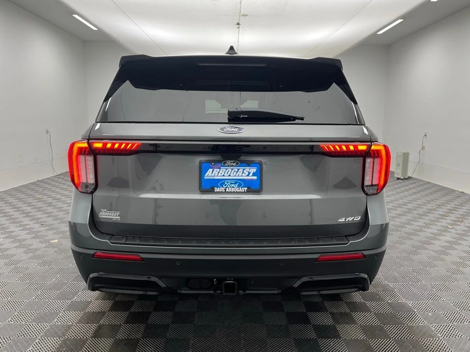 2026 Ford Explorer 6th Gen - Image 8 of 12