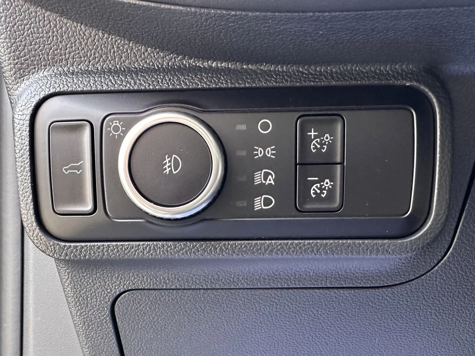 2026 Ford Explorer 6th Gen - Image 19 of 31