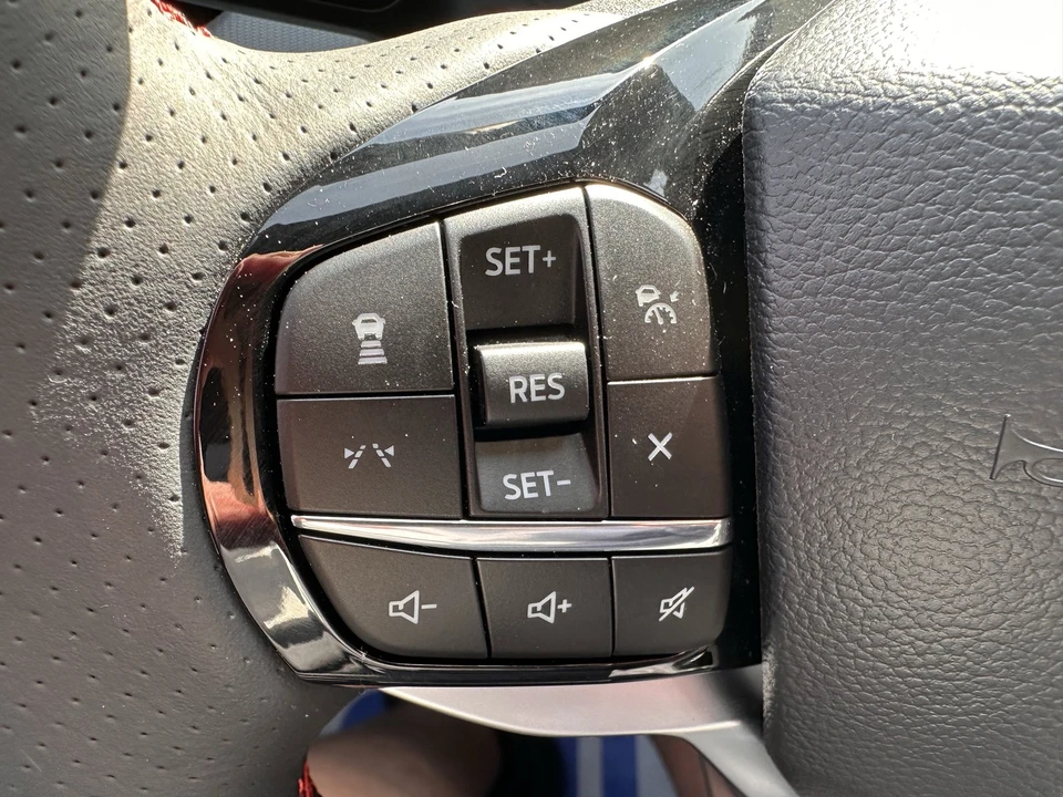2026 Ford Explorer 6th Gen - Image 21 of 31