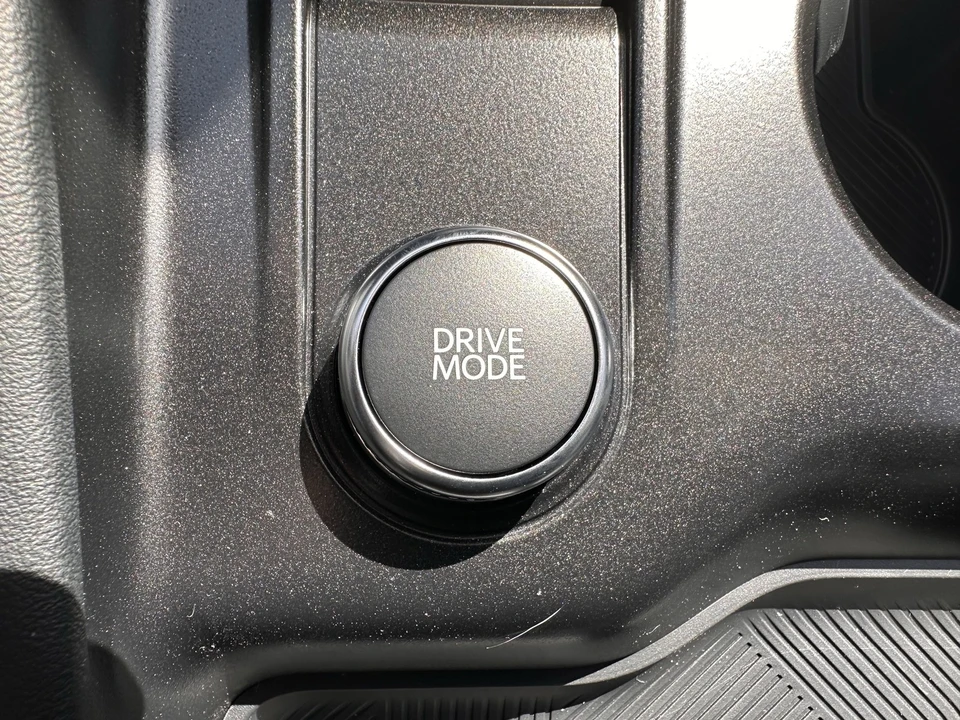 2026 Ford Explorer 6th Gen - Image 29 of 31
