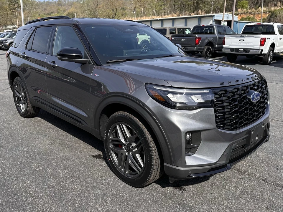 2026 Ford Explorer 6th Gen - Image 4 of 31