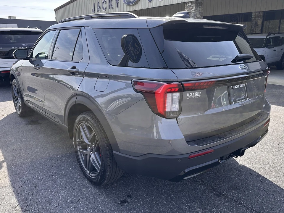 2026 Ford Explorer 6th Gen - Image 8 of 31