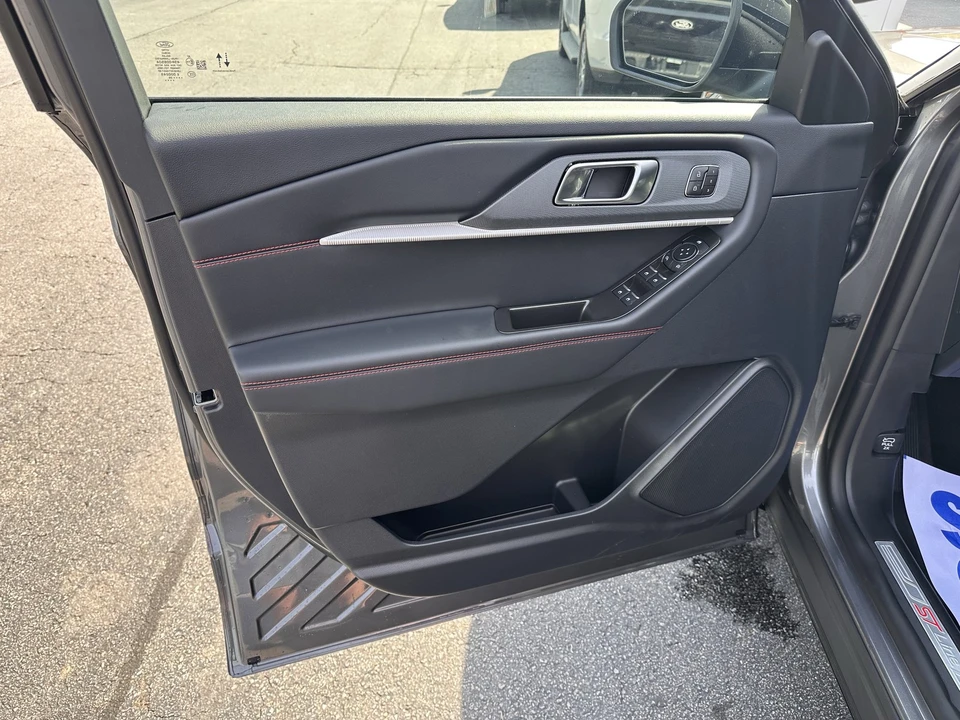 2026 Ford Explorer 6th Gen - Image 9 of 31