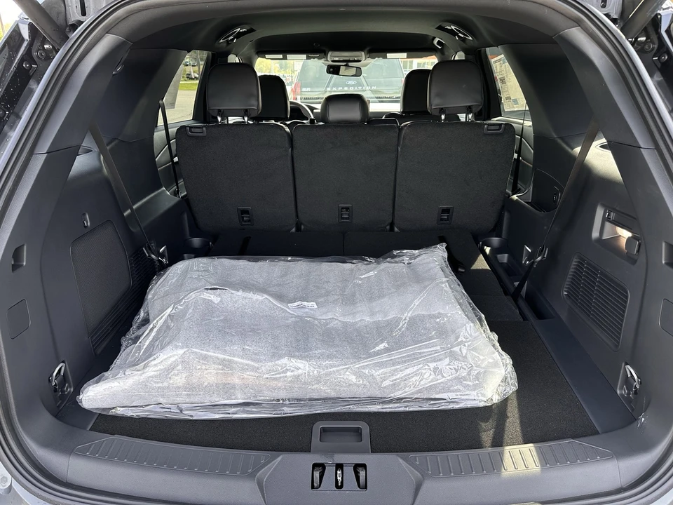 2026 Ford Explorer 6th Gen - Image 17 of 31