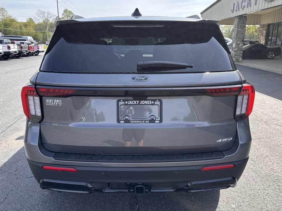 2026 Ford Explorer 6th Gen - Image 7 of 31