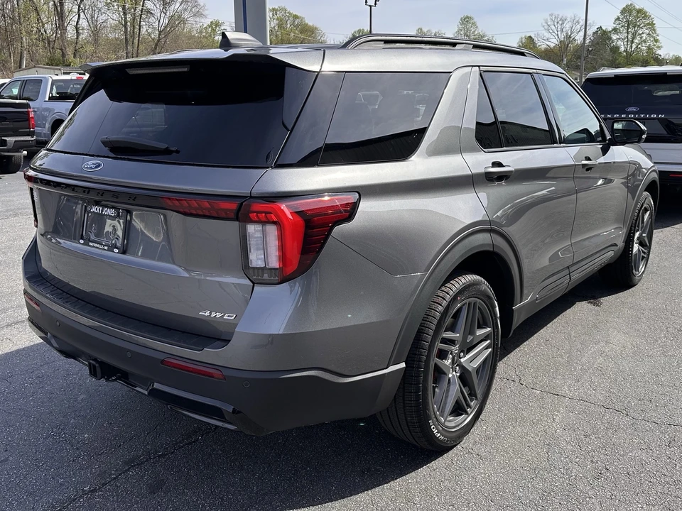 2026 Ford Explorer 6th Gen - Image 6 of 31