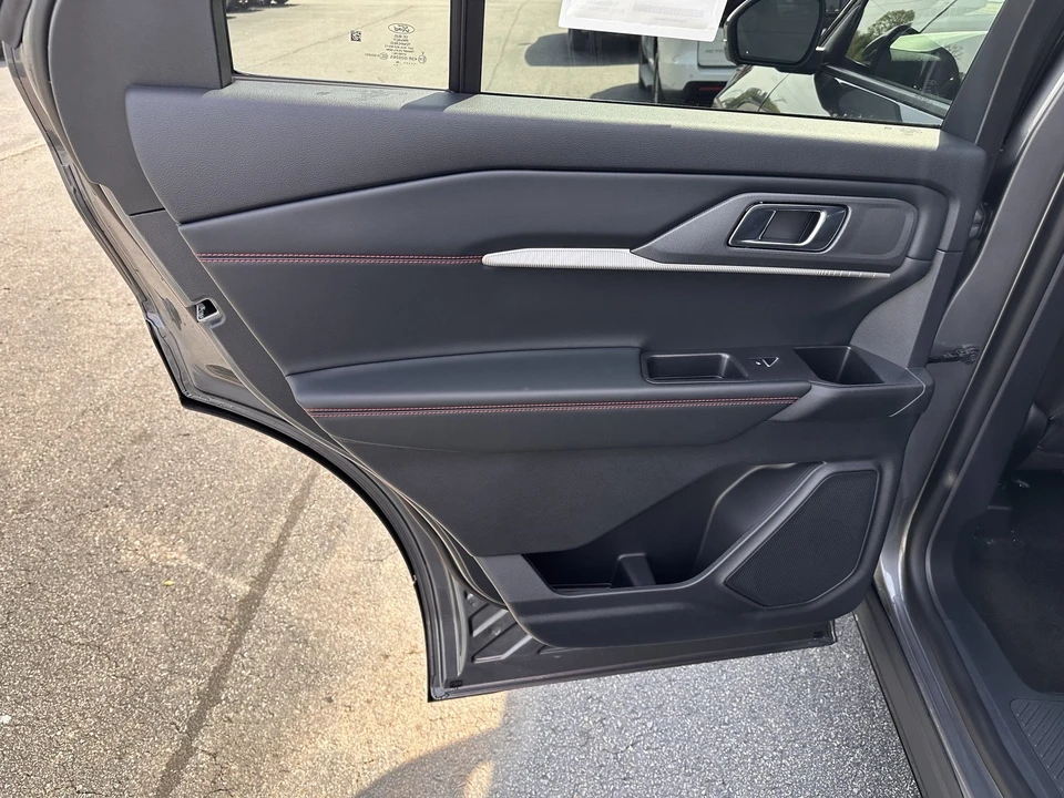 2026 Ford Explorer 6th Gen - Image 11 of 31