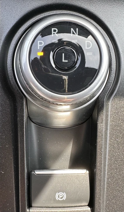 2026 Ford Explorer 6th Gen - Image 28 of 31