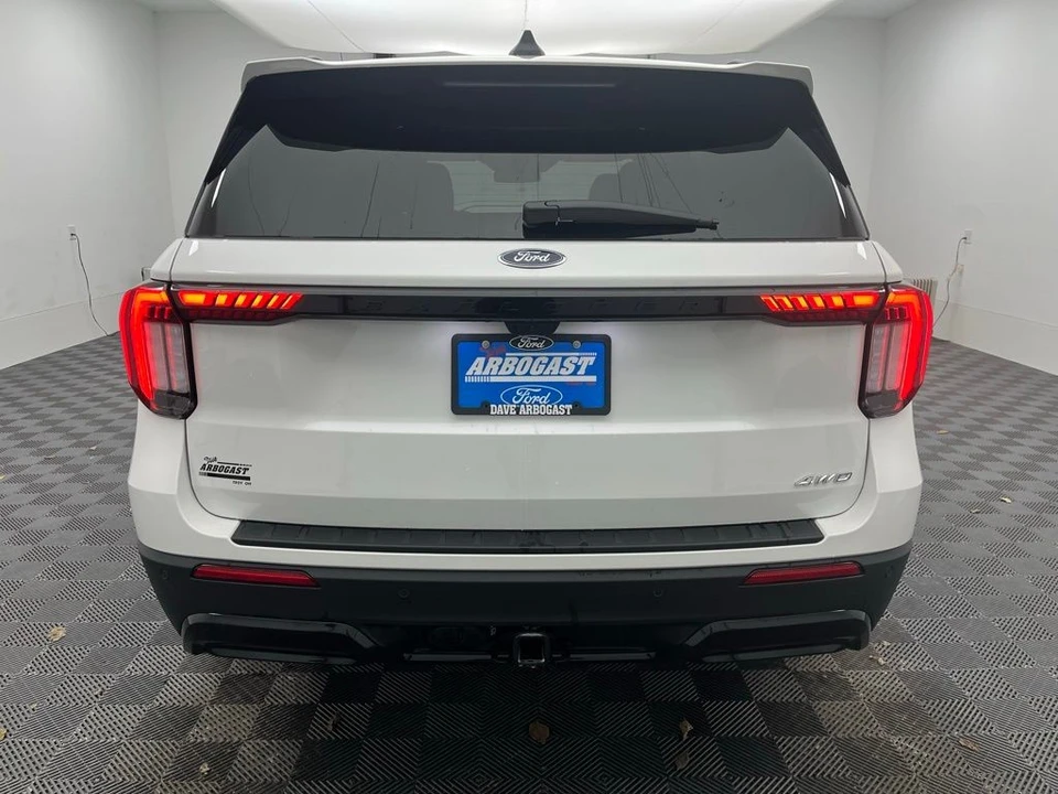 2026 Ford Explorer 6th Gen - Image 10 of 12