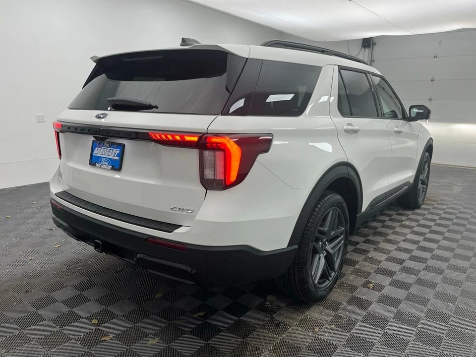 2026 Ford Explorer 6th Gen - Image 9 of 12