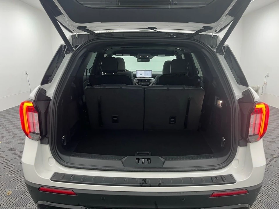 2026 Ford Explorer 6th Gen - Image 11 of 12