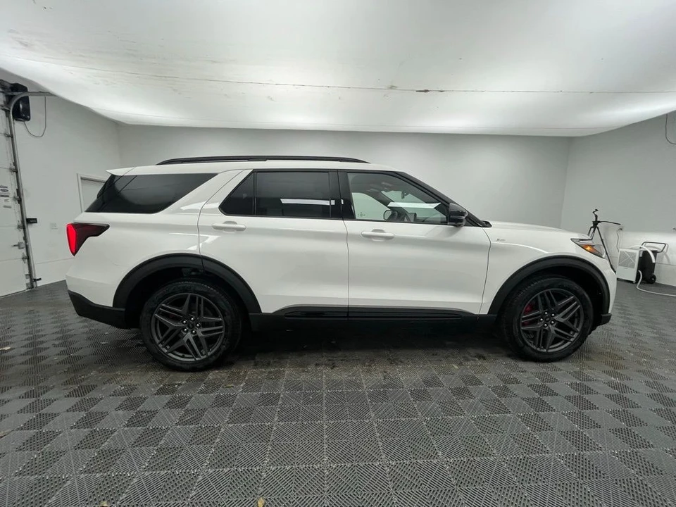 2026 Ford Explorer 6th Gen - Image 8 of 12