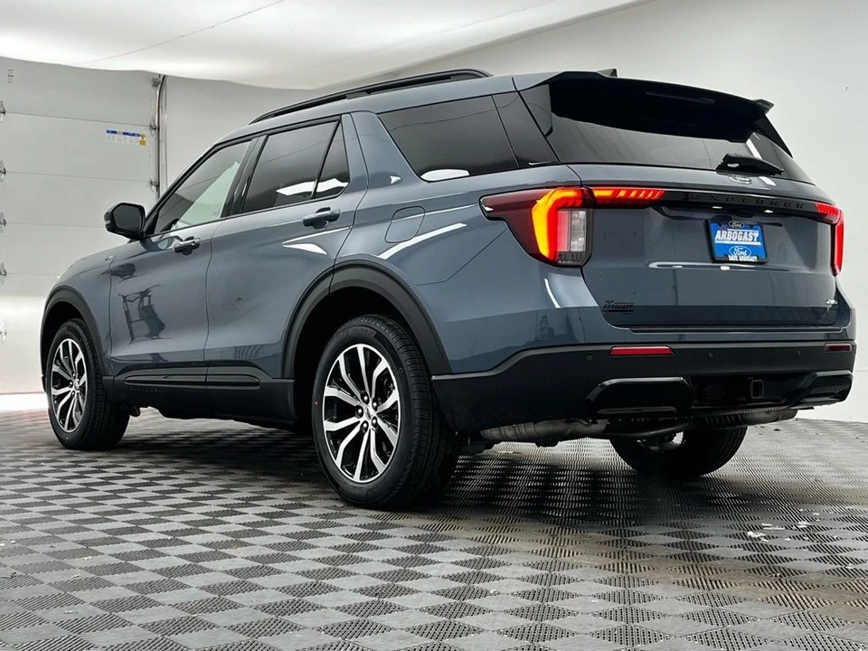 2026 Ford Explorer 6th Gen - Image 11 of 12