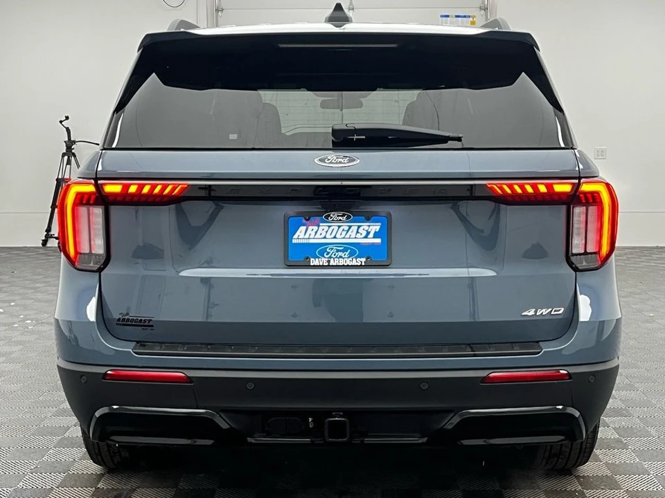 2026 Ford Explorer 6th Gen - Image 8 of 12