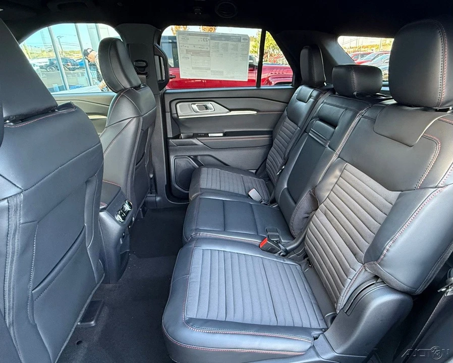 2026 Ford Explorer 6th Gen - Image 15 of 21