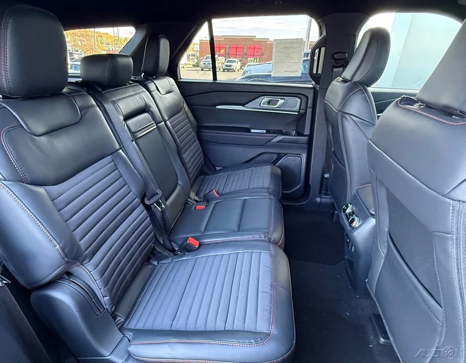 2026 Ford Explorer 6th Gen - Image 18 of 21