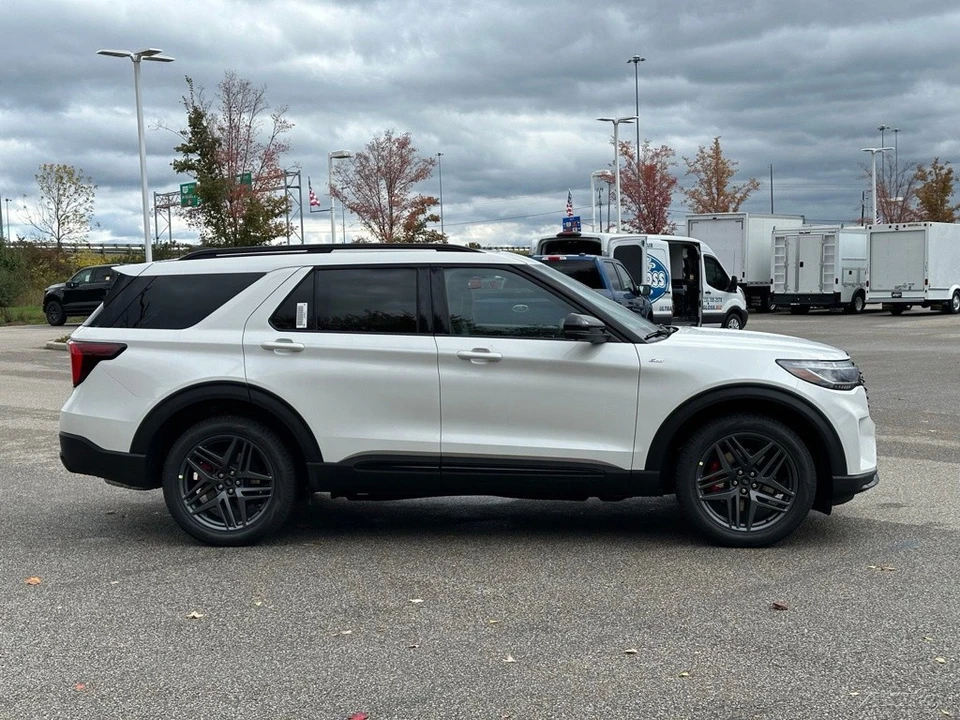 2026 Ford Explorer 6th Gen - Image 7 of 12