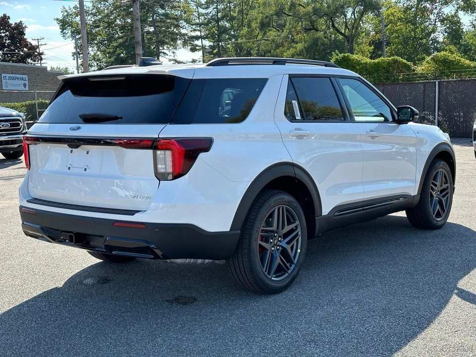 2026 Ford Explorer 6th Gen - Image 6 of 12