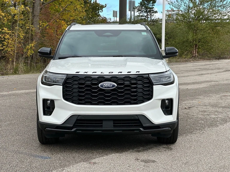 2026 Ford Explorer 6th Gen - Image 10 of 12