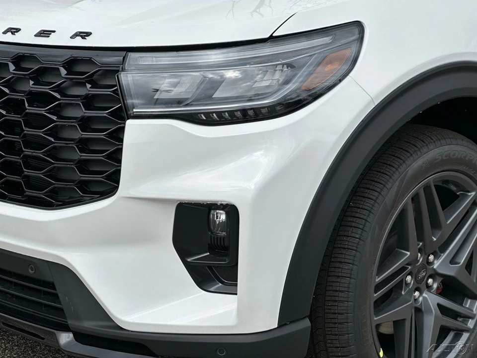 2026 Ford Explorer 6th Gen - Image 11 of 12