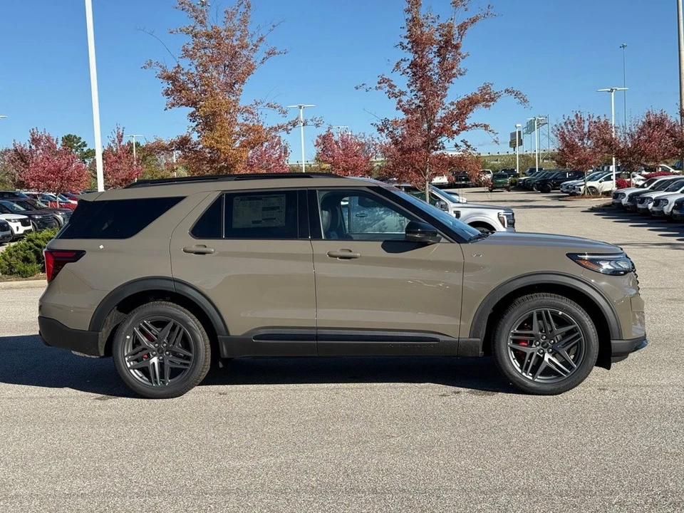 2026 Ford Explorer 6th Gen - Image 7 of 12