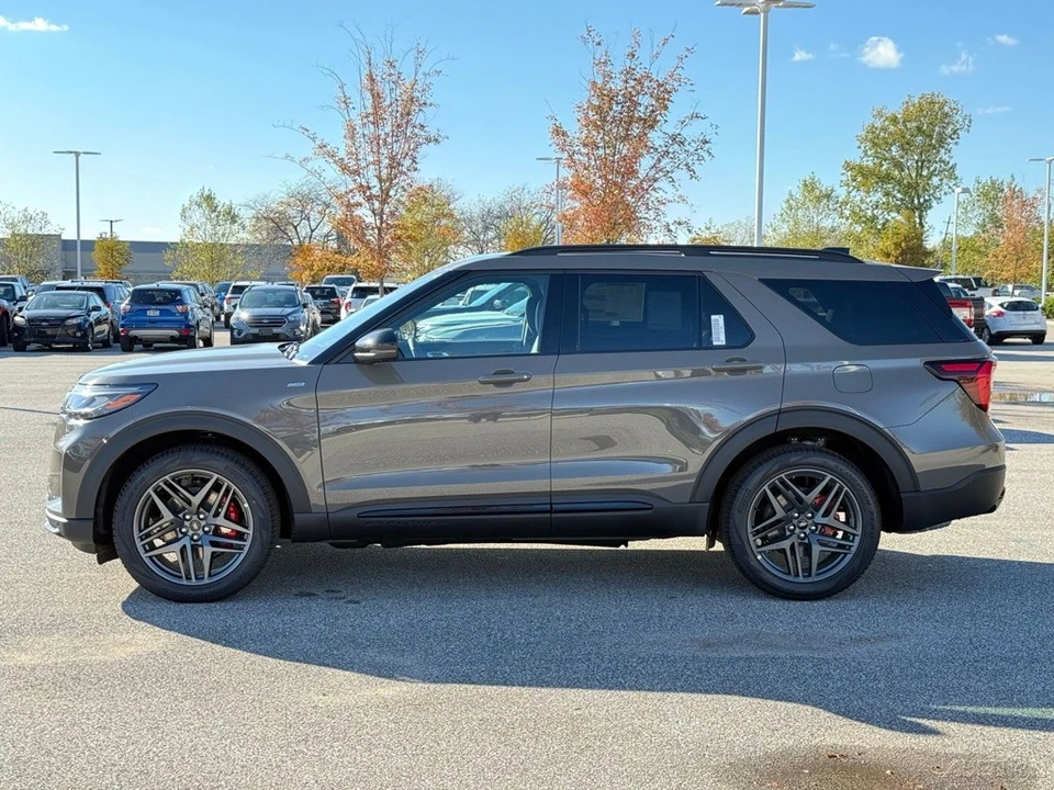 2026 Ford Explorer 6th Gen - Image 2 of 12