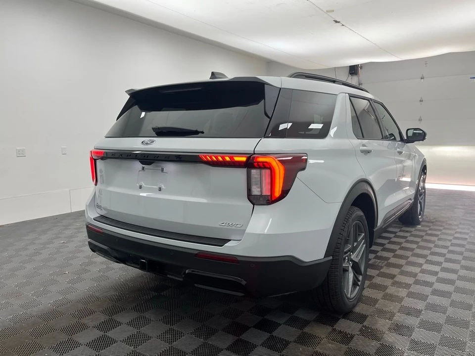 2026 Ford Explorer 6th Gen - Image 8 of 12