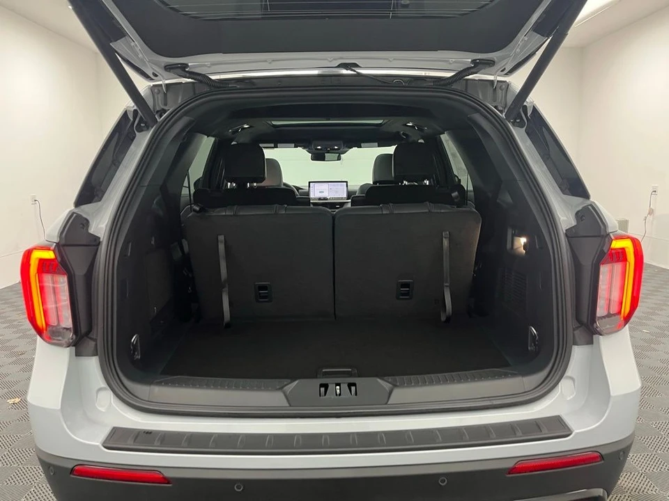 2026 Ford Explorer 6th Gen - Image 10 of 12