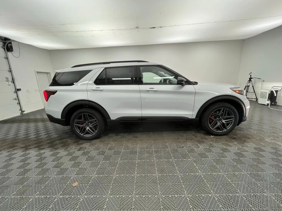 2026 Ford Explorer 6th Gen - Image 7 of 12