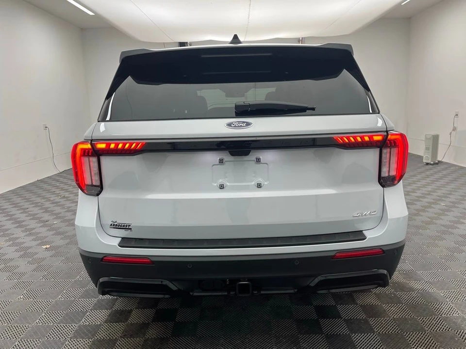 2026 Ford Explorer 6th Gen - Image 9 of 12