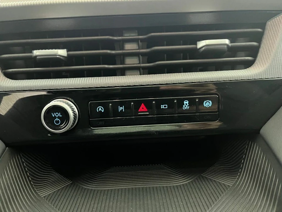 2026 Ford Explorer 6th Gen - Image 6 of 12