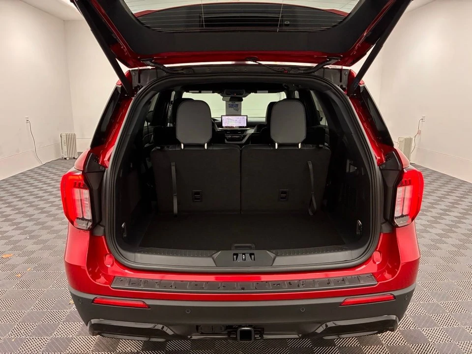 2026 Ford Explorer 6th Gen - Image 8 of 12