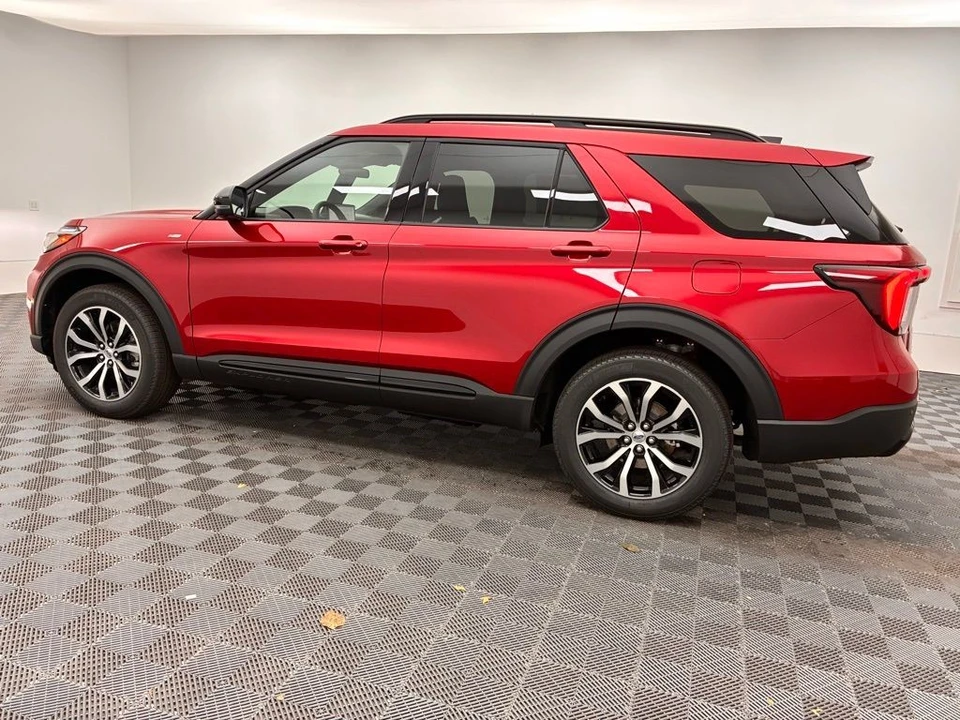 2026 Ford Explorer 6th Gen - Image 11 of 12