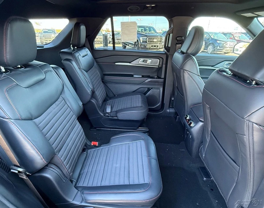 2026 Ford Explorer 6th Gen - Image 19 of 24