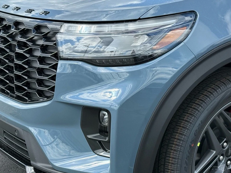 2026 Ford Explorer 6th Gen - Image 10 of 24
