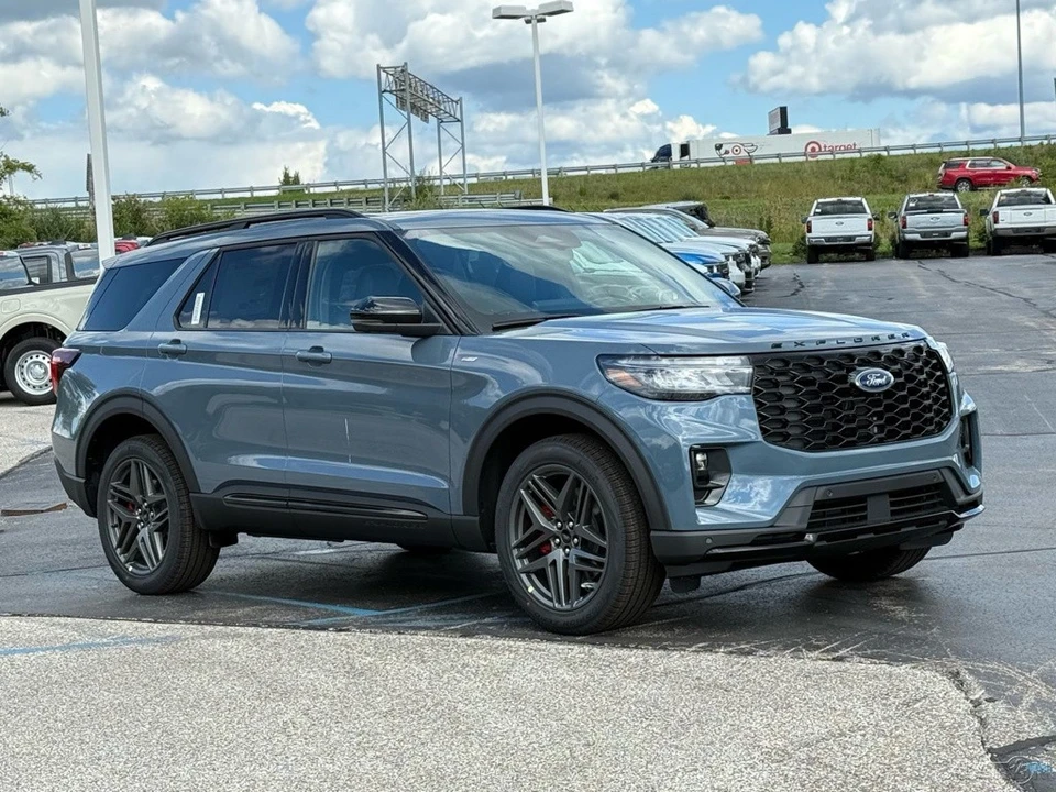 2026 Ford Explorer 6th Gen - Image 7 of 24
